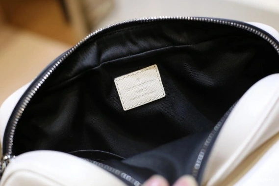 Vuitton Messenger Louis 0513